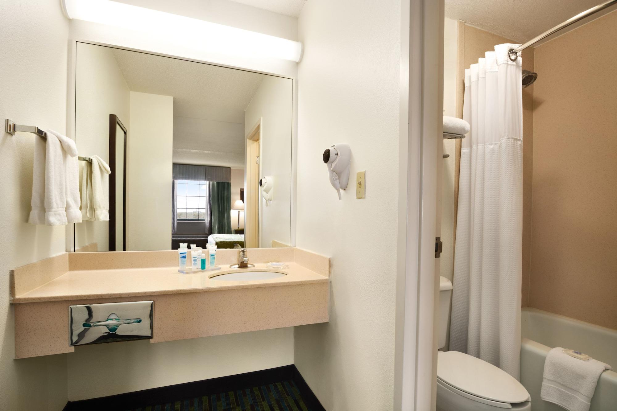 Wyndham Garden Wichita Downtown Hotel Kültér fotó
