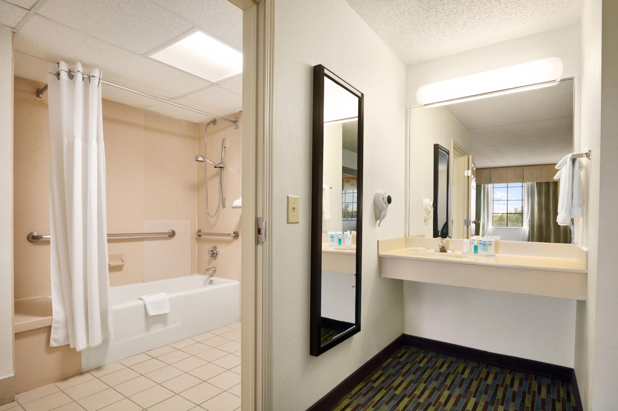 Wyndham Garden Wichita Downtown Hotel Kültér fotó