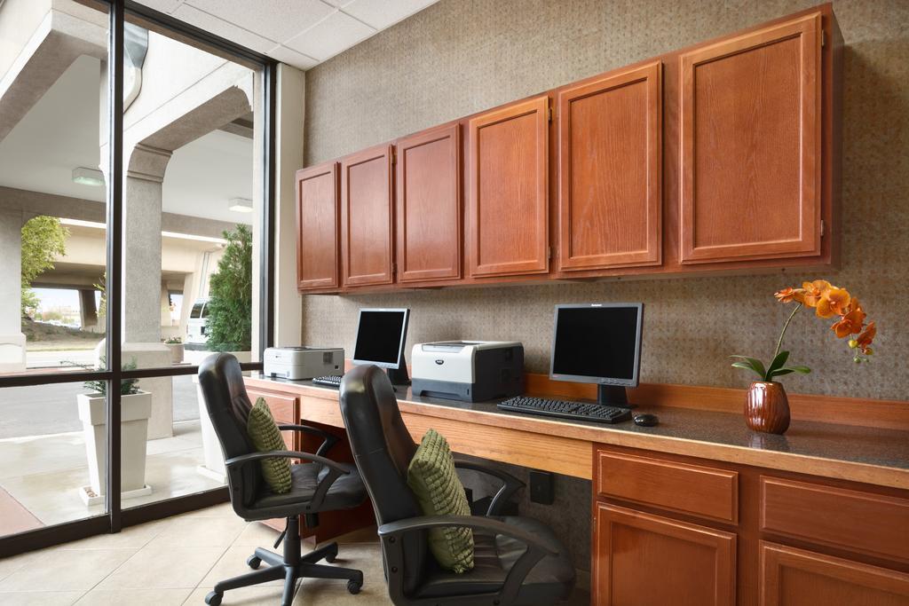 Wyndham Garden Wichita Downtown Hotel Kültér fotó