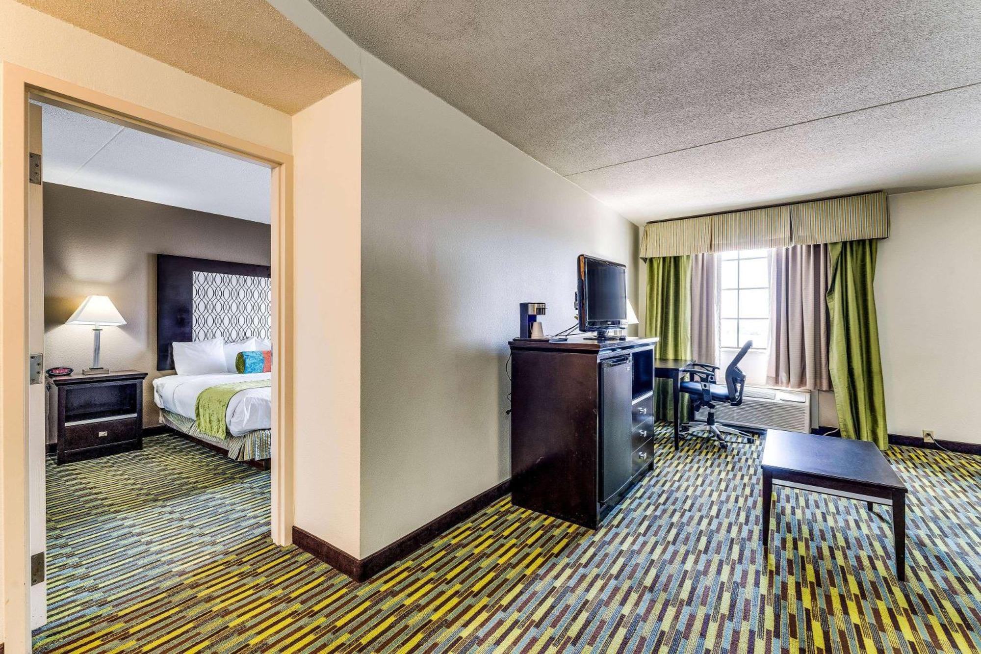 Wyndham Garden Wichita Downtown Hotel Kültér fotó