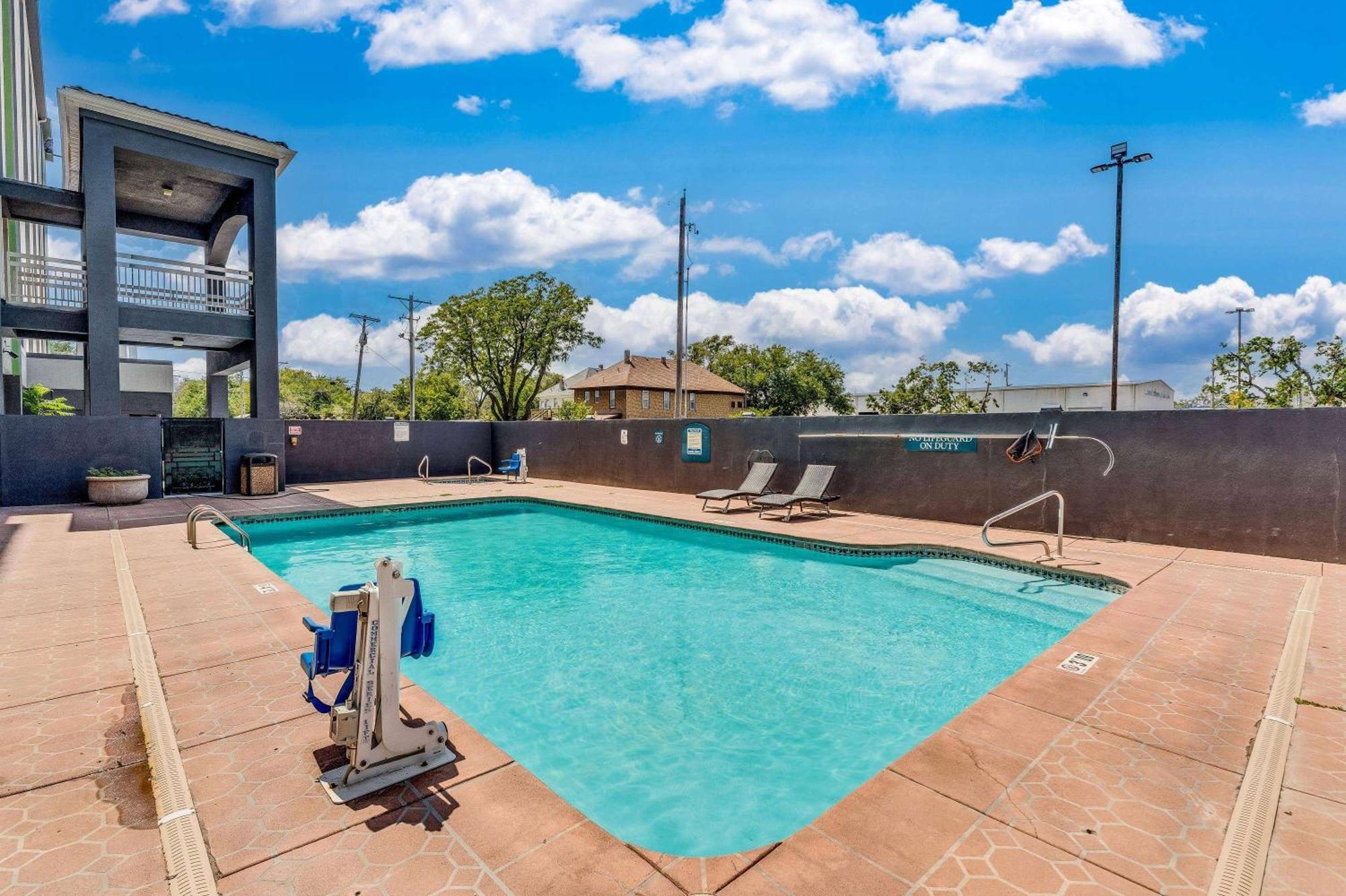 Wyndham Garden Wichita Downtown Hotel Kültér fotó