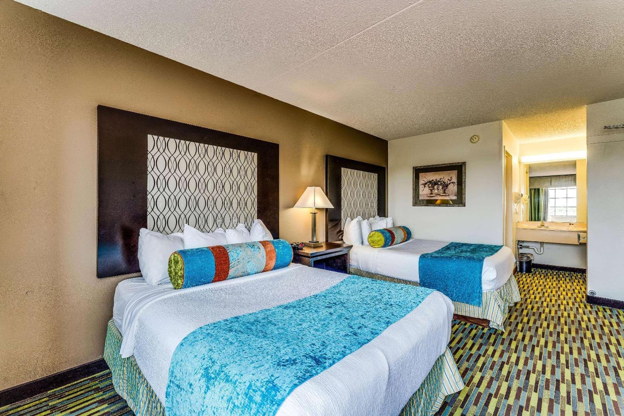 Wyndham Garden Wichita Downtown Hotel Kültér fotó