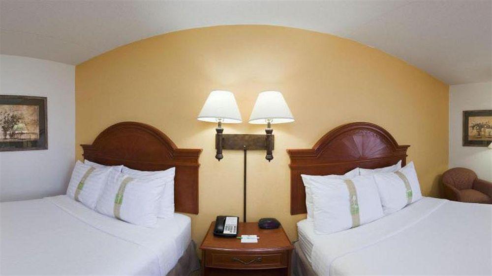Wyndham Garden Wichita Downtown Hotel Kültér fotó